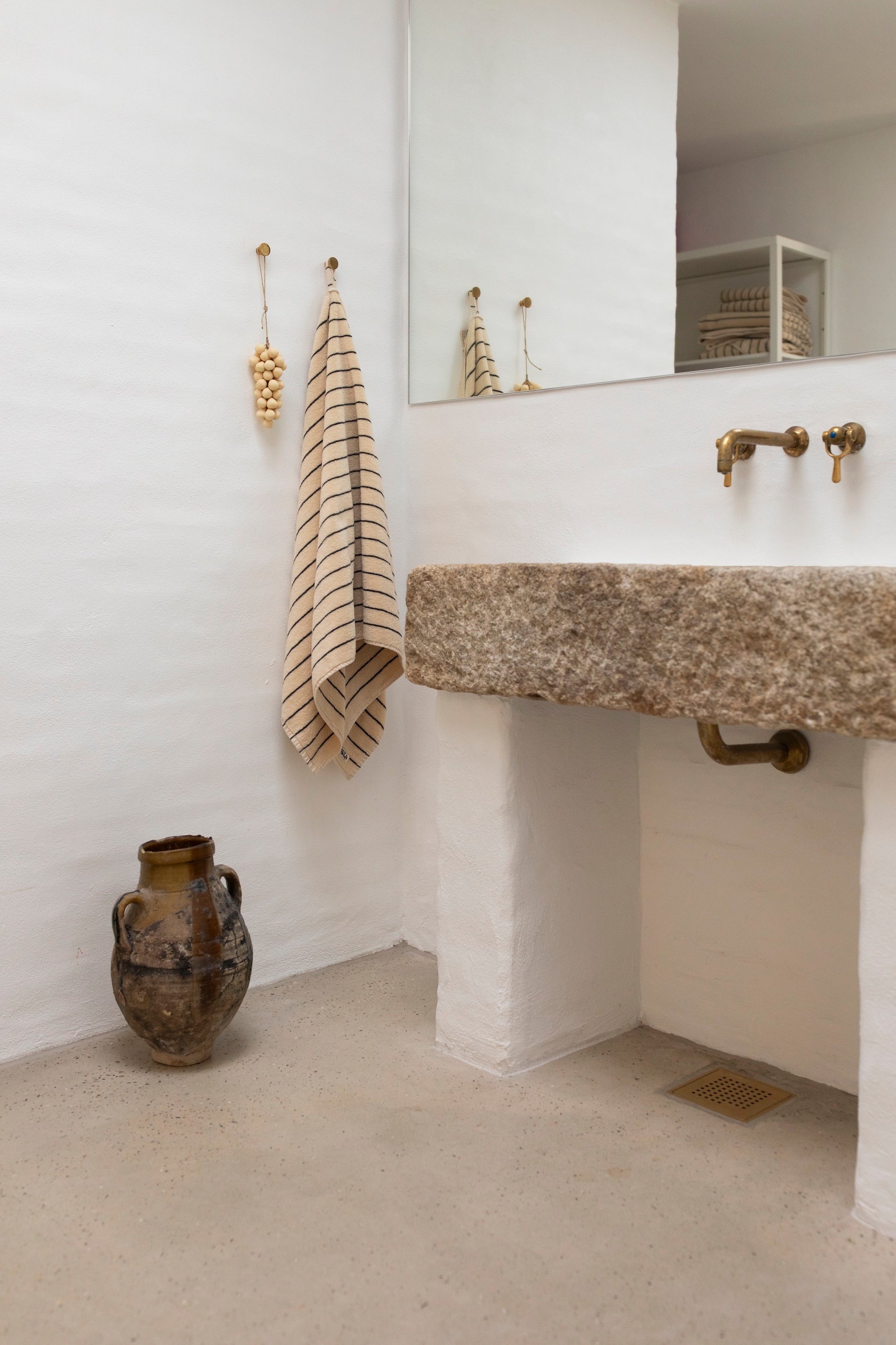 Naram Hand Towel, Creme/Ink