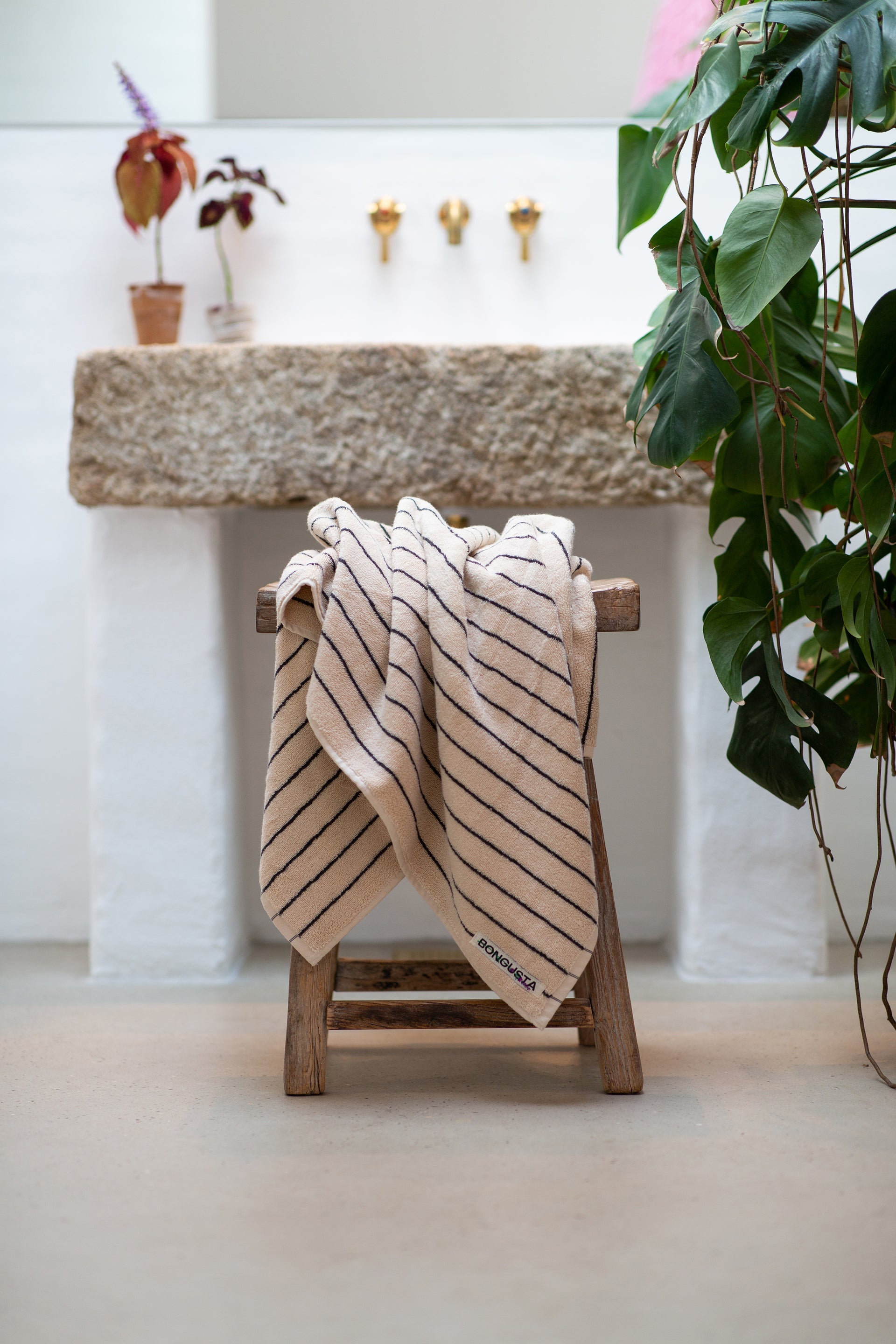 Naram Hand Towel, Creme/Ink