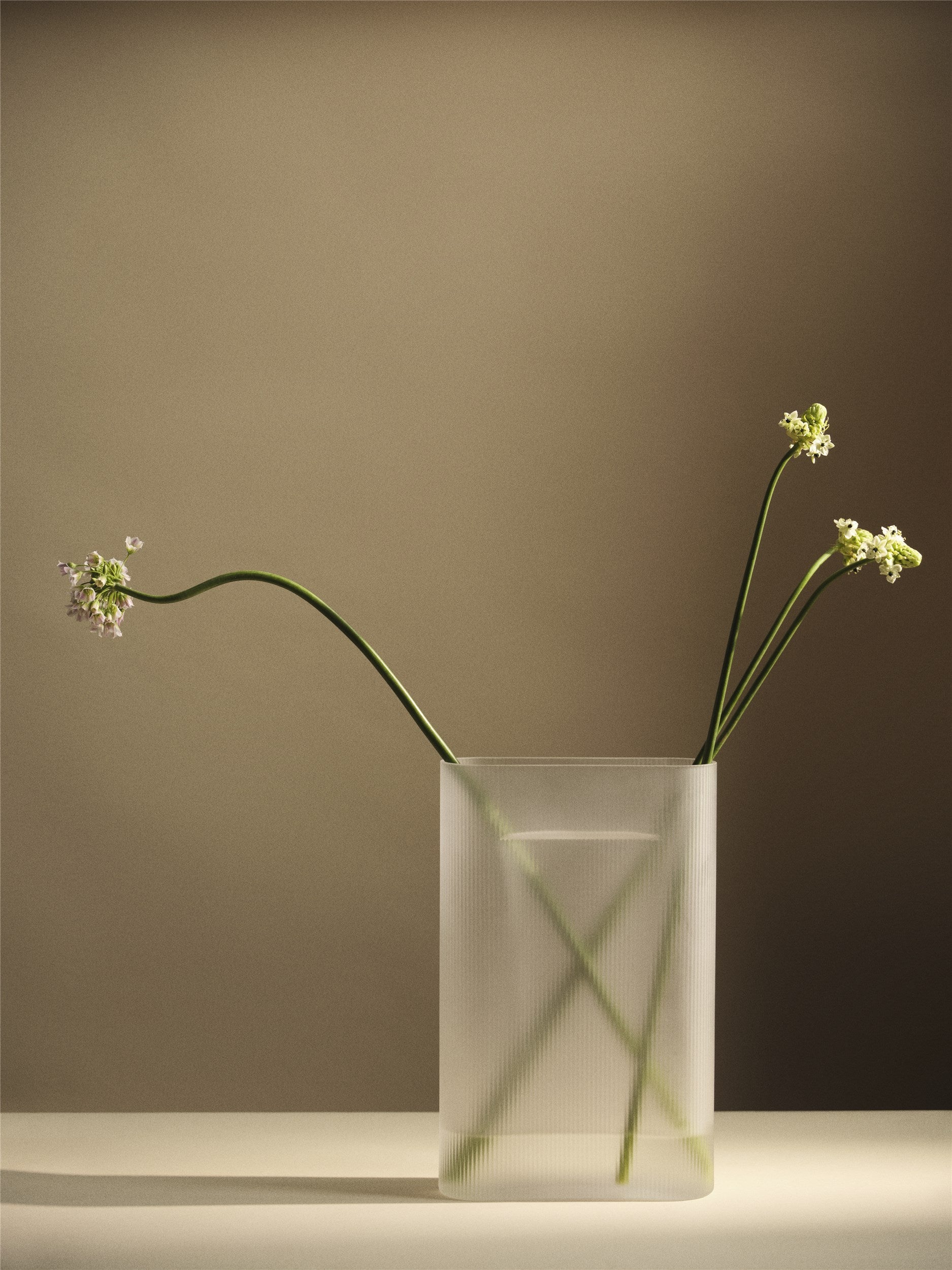 Ridge Vase Frosted, White, 14"