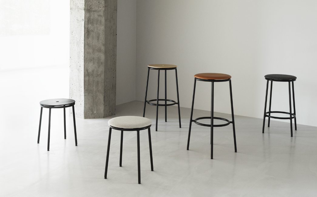 Circa Barstool 65 cm Black Steel, Black Oak Top