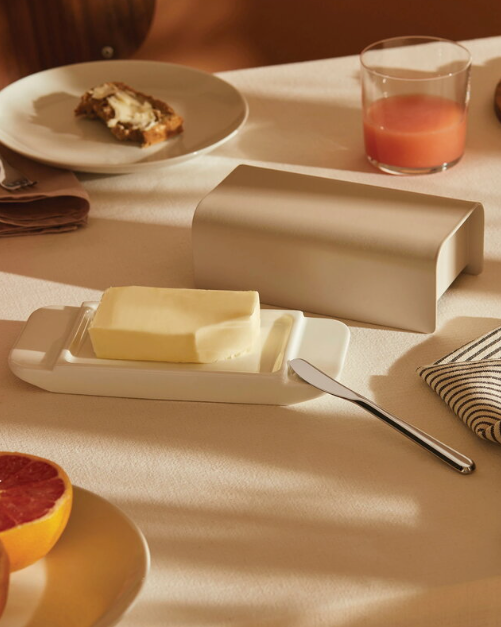 Mattina Butter Dish, Warm Grey